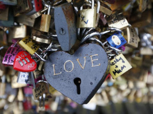 valentines-day-padlocks-clipped-by-lovers-on-fence-of-pont-des-arts-over-river-seine-paris